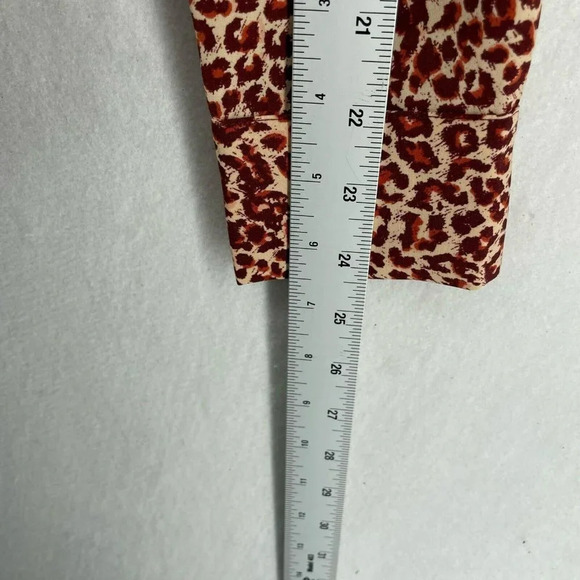 H&M Button Up Tops Women Sz 4 Burgundy Ivory Leopard Print Collared Long Sleeves - Picture 5 of 12